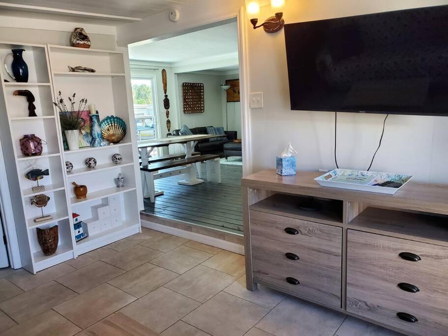 3 Bed, 2 Bath, Waterfront, Dock, Large Driveway Villa Tavares Dış mekan fotoğraf