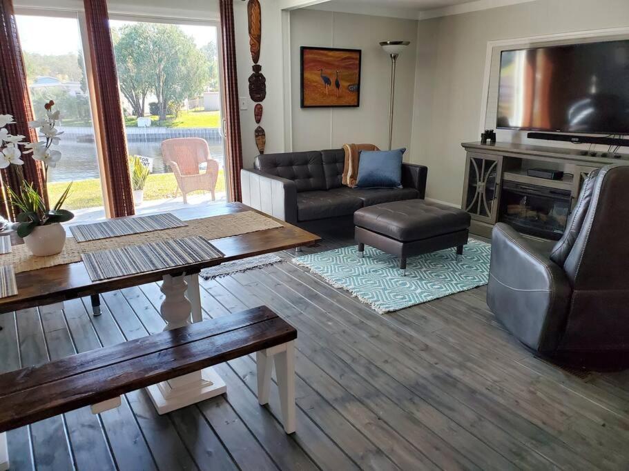 3 Bed, 2 Bath, Waterfront, Dock, Large Driveway Villa Tavares Dış mekan fotoğraf
