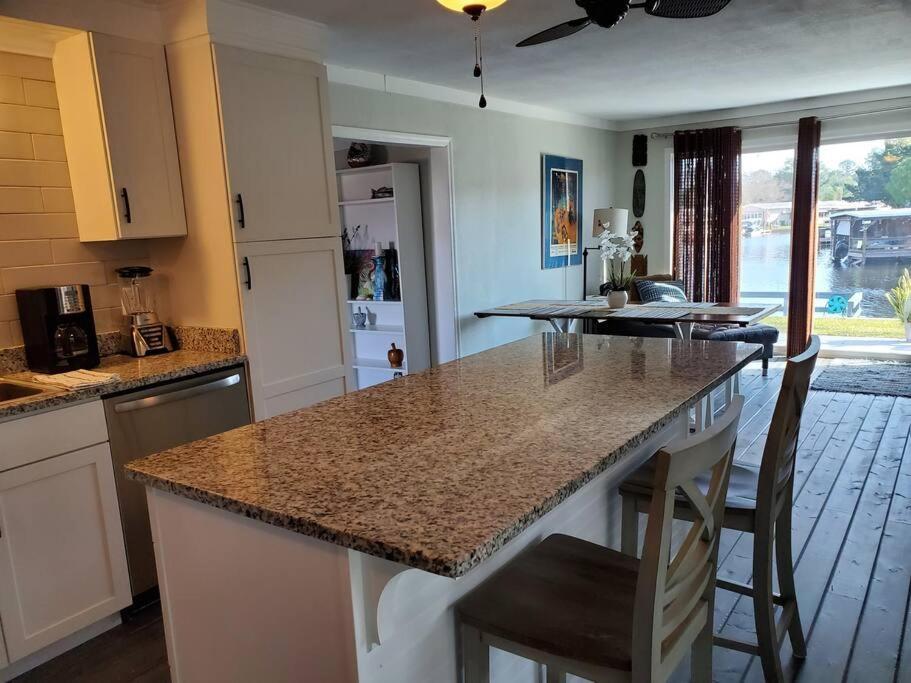 3 Bed, 2 Bath, Waterfront, Dock, Large Driveway Villa Tavares Dış mekan fotoğraf