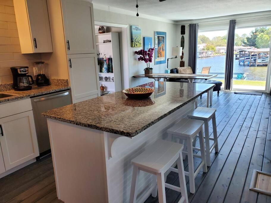 3 Bed, 2 Bath, Waterfront, Dock, Large Driveway Villa Tavares Dış mekan fotoğraf